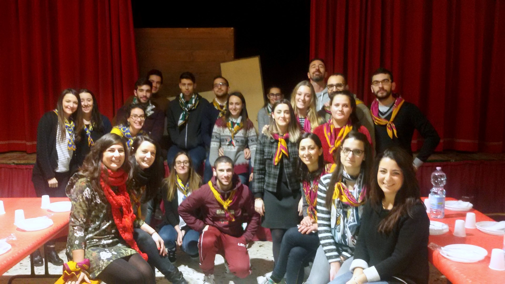 I gruppi giovanili dei Quartieri al Pranzo di Natale di Piazza Giotto