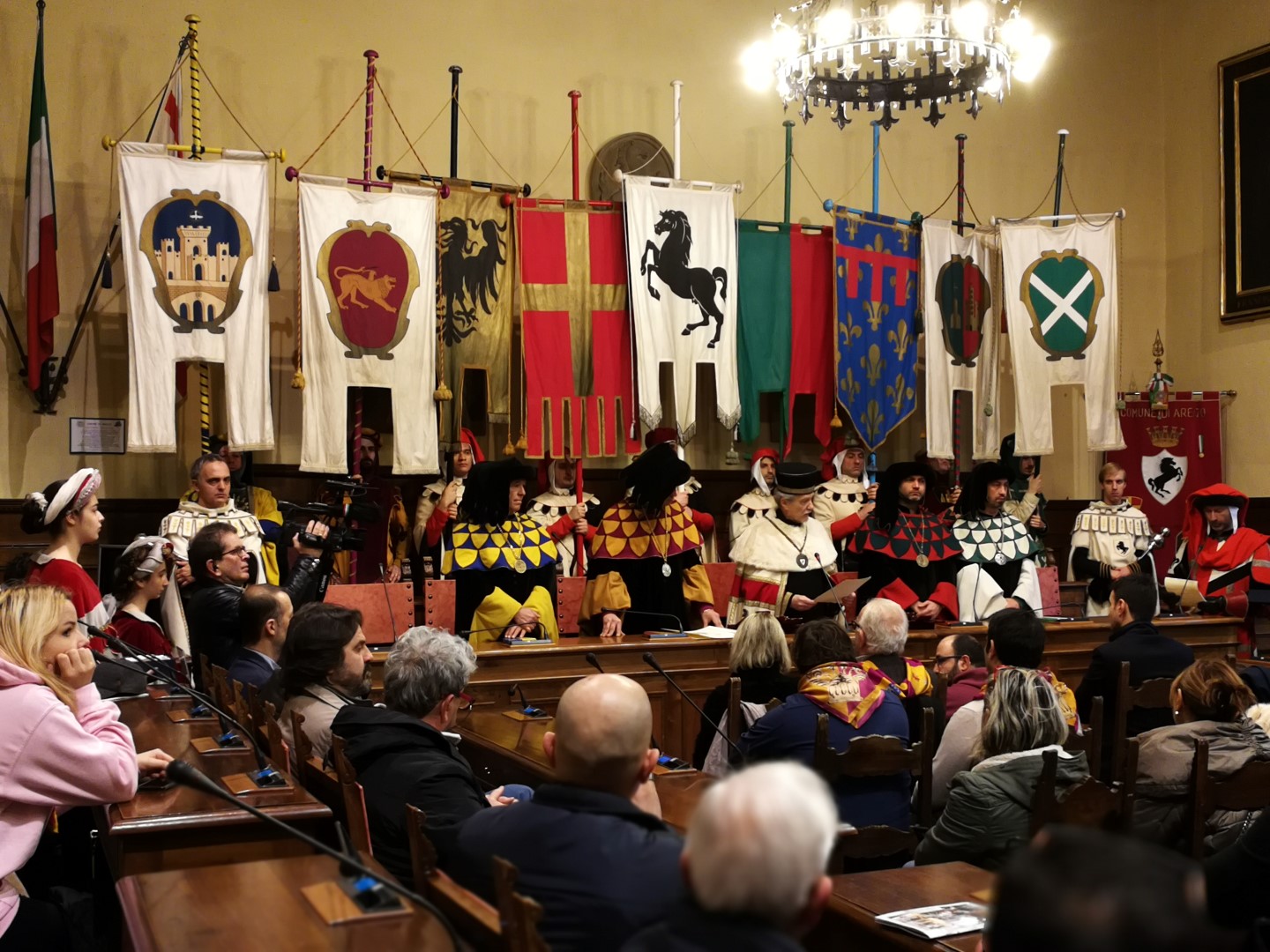 La cerimonia di premiazione dei giostratori nella Sala del Consiglio Comunale