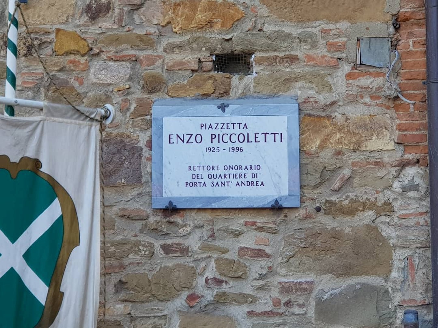 Piazzetta Enzo Piccoletti: la targa scoperta dal sindaco Ghinelli (fotogallery)