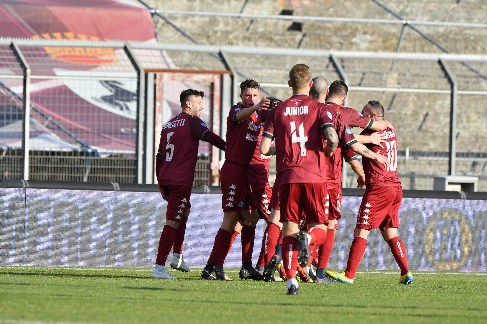 Calcio: Arezzo 3 - Unipomezia 0